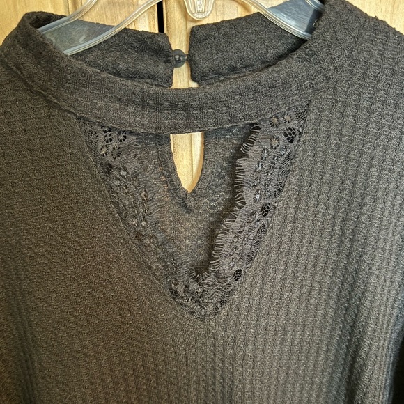 SHEIN Elegant Black Lace Detail Blouse - Picture 3 of 11